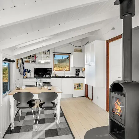 2 Bedroom Awesome In Hvide Sande *