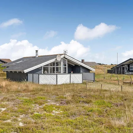 2 Bedroom Awesome In Hvide Sande Holiday home Bjerregard
